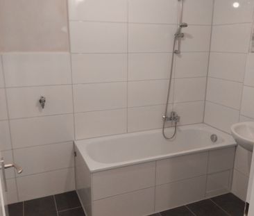 Komplett sanierte 3 Zimmer Wohnung mit Balkon in Duisburg zu vermie... - Photo 1