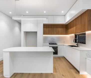 "Semi Detached Brand-New Inner City Sanctuary" - Photo 5