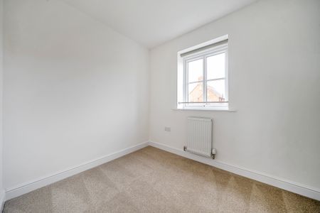 Upton Lawn Grove, Northampton - Photo 2