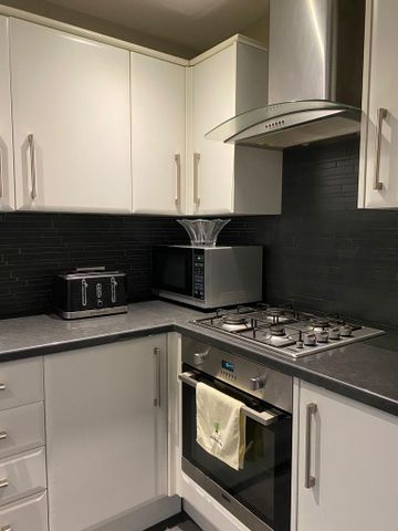 1 bedroom in a flat share to rent - Photo 4