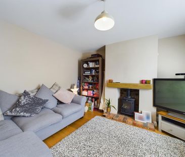 4 bedroom end of terrace house to rent - Photo 2