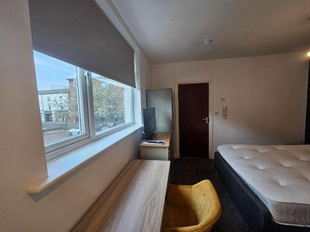 1 bedroom in a house share to rent - Photo 3