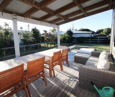 Simple and Sweet - Photo 1