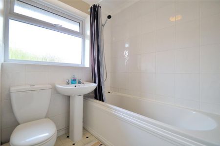 1 bedroom semi-detached house to rent - Photo 4