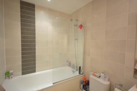 Alsager, Clements Mead, Leatherhead, Surrey, KT22 7FN - Photo 4