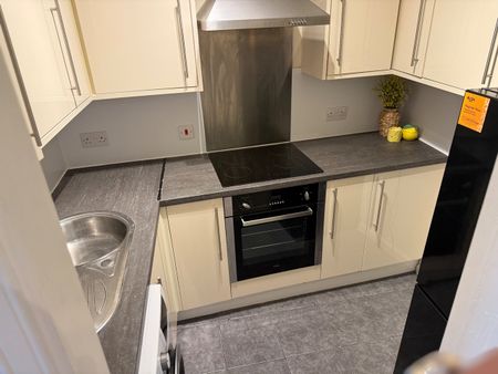 2 Bed Flat, Crown Terrace - Ground Floor, AB11 - Photo 4