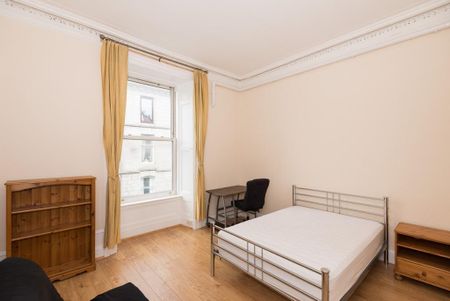 3 bedroom flat to rent - Photo 4