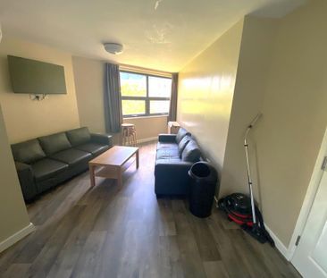 7 bedroom flat to rent - Photo 4