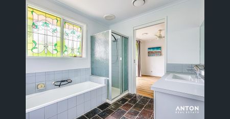 3-Bedroom Family Home with Solar Panels in Prime Narre Warren Location! - Photo 2