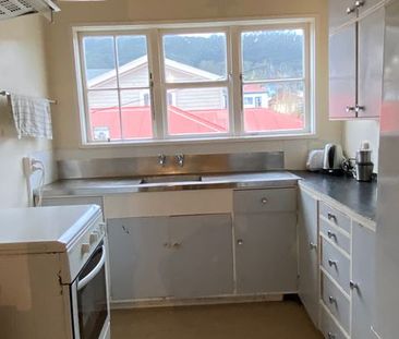 Beautiful 3 bedroom apartment in Mt VIC - Photo 5