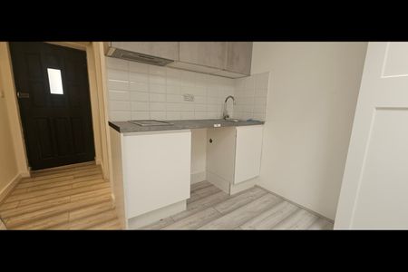 Studio Flat, Sinclair Grove, NW11 - Photo 4