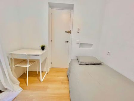 Calle de Picos de Europa, Madrid, Community of Madrid 28038 - Foto 2