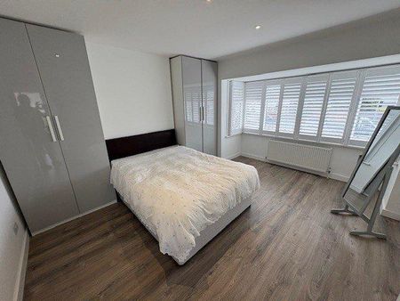 4 bedroom semi-detached house to rent - Photo 2