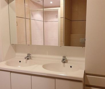 Ruim instapklaar appartement met 2 slaapkamers in hartje Neerpelt - Photo 5