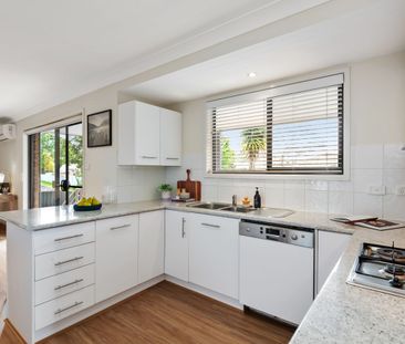 Family home in Mayfield. - Photo 4