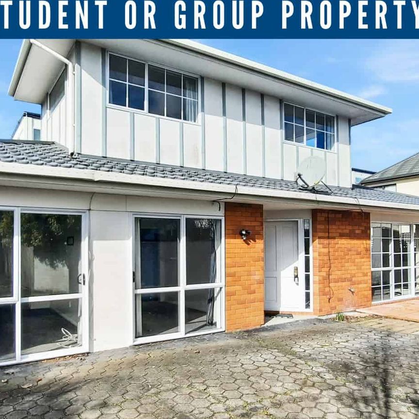 Five Bedroom Two Bathroom In Riccarton Available Now - Photo 1