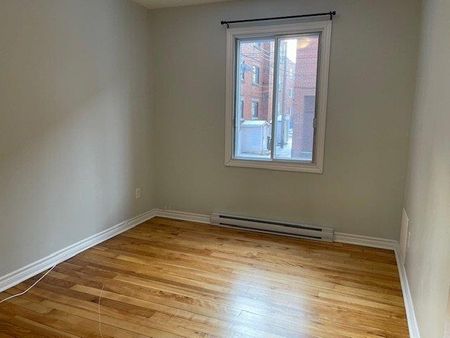 8120 Av. Wiseman - Photo 2