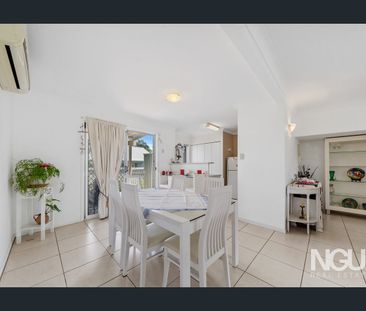 🏡 Neat & Spacious Townhouse in Convenient Loganlea Location - Photo 4