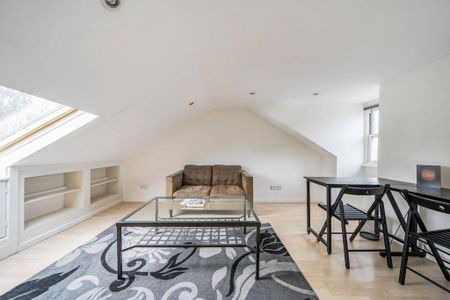 3 bedroom flat to rent - Photo 4