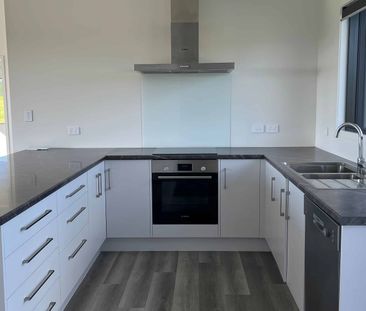 4 Bedroom Modern Home in the Countryside - Photo 5