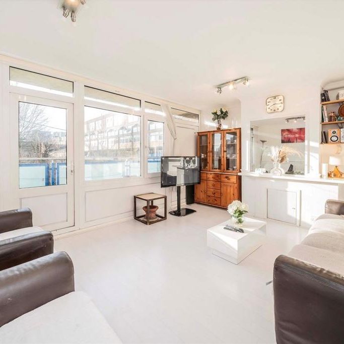 3 bedroom flat to rent - Photo 1