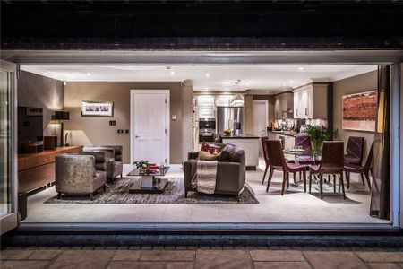 5 bedroom semi-detached house to rent - Photo 2