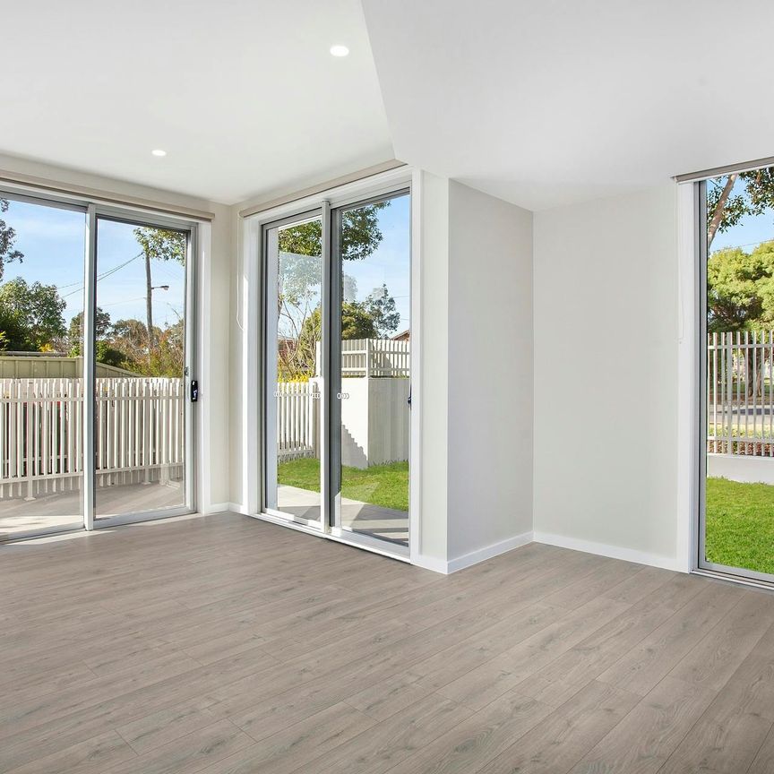 Modern Four Bedroom Townhouse - Photo 1
