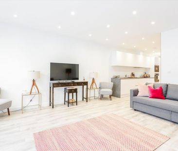 Exceptional Two Bedroom Duplex in Bermondsey, SE1. - Photo 5