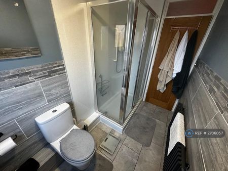 2 bedroom flat to rent - Photo 3