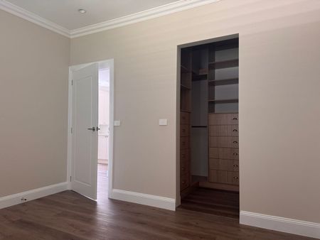 RENOVATED 3 BEDROOM HOUSE - Photo 2