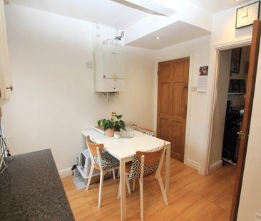 2 bedroom end of terrace house to rent - Photo 4