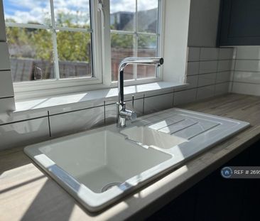 2 bedroom terraced house to rent - Photo 4