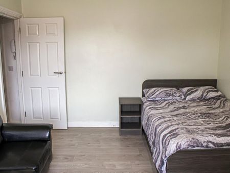 Studio to rent - Photo 2