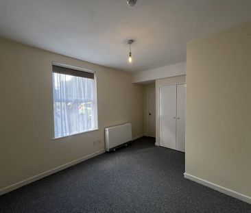 Ground floor flat to rent - Photo 2