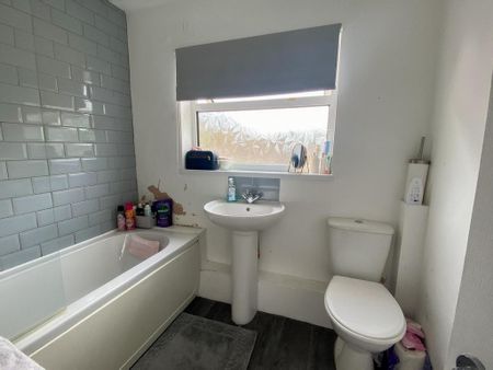 3 bedroom end of terrace house to rent - Photo 5