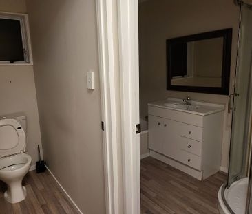 3 bed house with easy bus route to the city - Photo 3