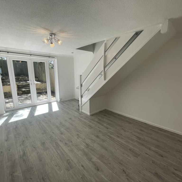 2 bedroom terraced house to rent - Photo 1