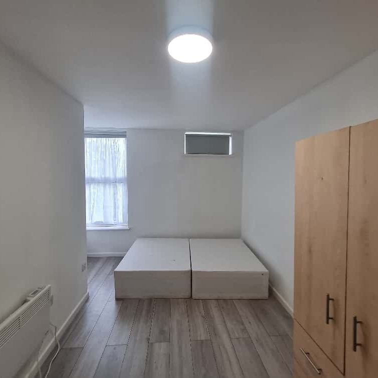 Studio Flat, High Level Drive, SE26 - Photo 1