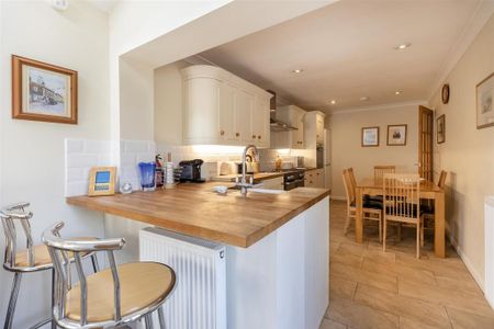 3 bedroom detached bungalow to rent - Photo 4