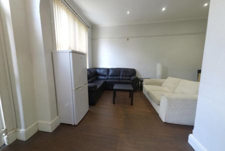 6 bedroom house to rent - Photo 2