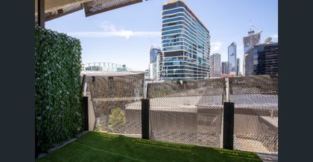 UNFURNISHED 2 BEDROOM WITH AMAZING DOCKLANDS VIEWS - Photo 4