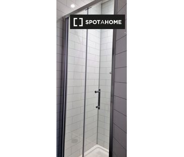 Bed for rent in 7-bedroom apartment in Phibsborough, Dublin - Photo 2