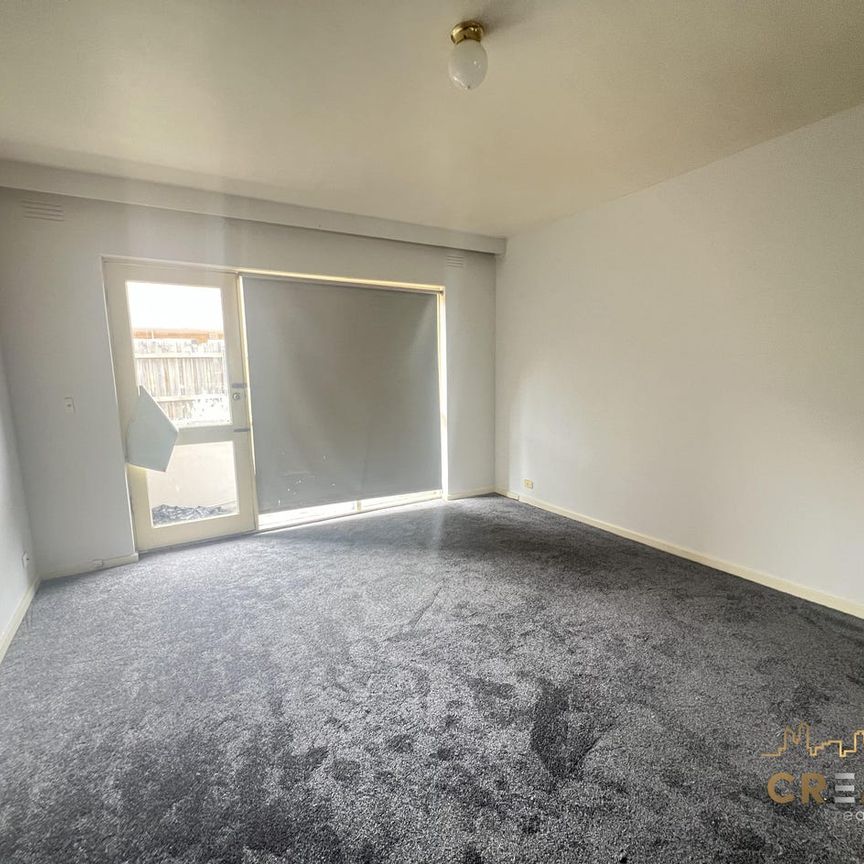 CONVENIENT LIVING IN THE HEART OF FOOTSCRAY - Photo 1