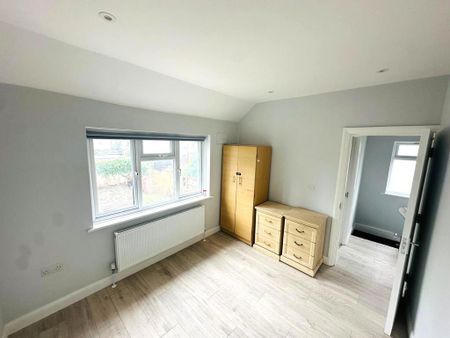 4 bedroom end of terrace house to rent - Photo 3