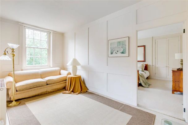 2 bedroom house in Hampstead - Photo 1