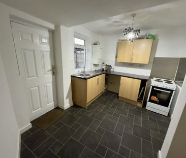 2 bedroom end of terrace house to rent - Photo 6