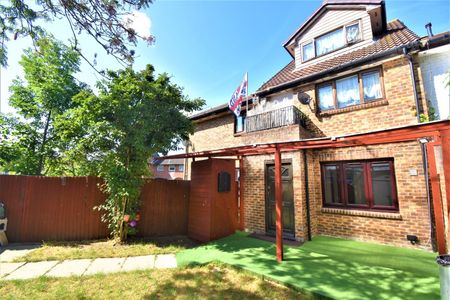 Maisonette to rent - Lister Walk, London, SE28 - Photo 5