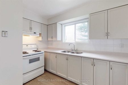 For Lease - 109 William Curtis Circle, Newmarket, Ontario - Photo 5