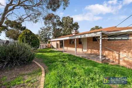 Comfort and Convenience in Strathdale - Photo 2