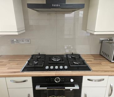 3 Bed Semi-Detached House, Gloucester Road, CR0 - Photo 1